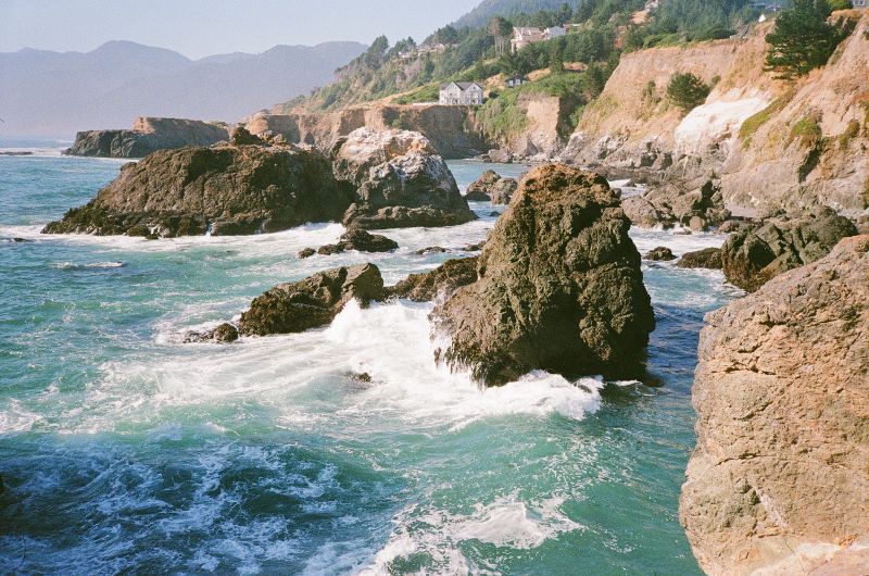 waves in shelter cove